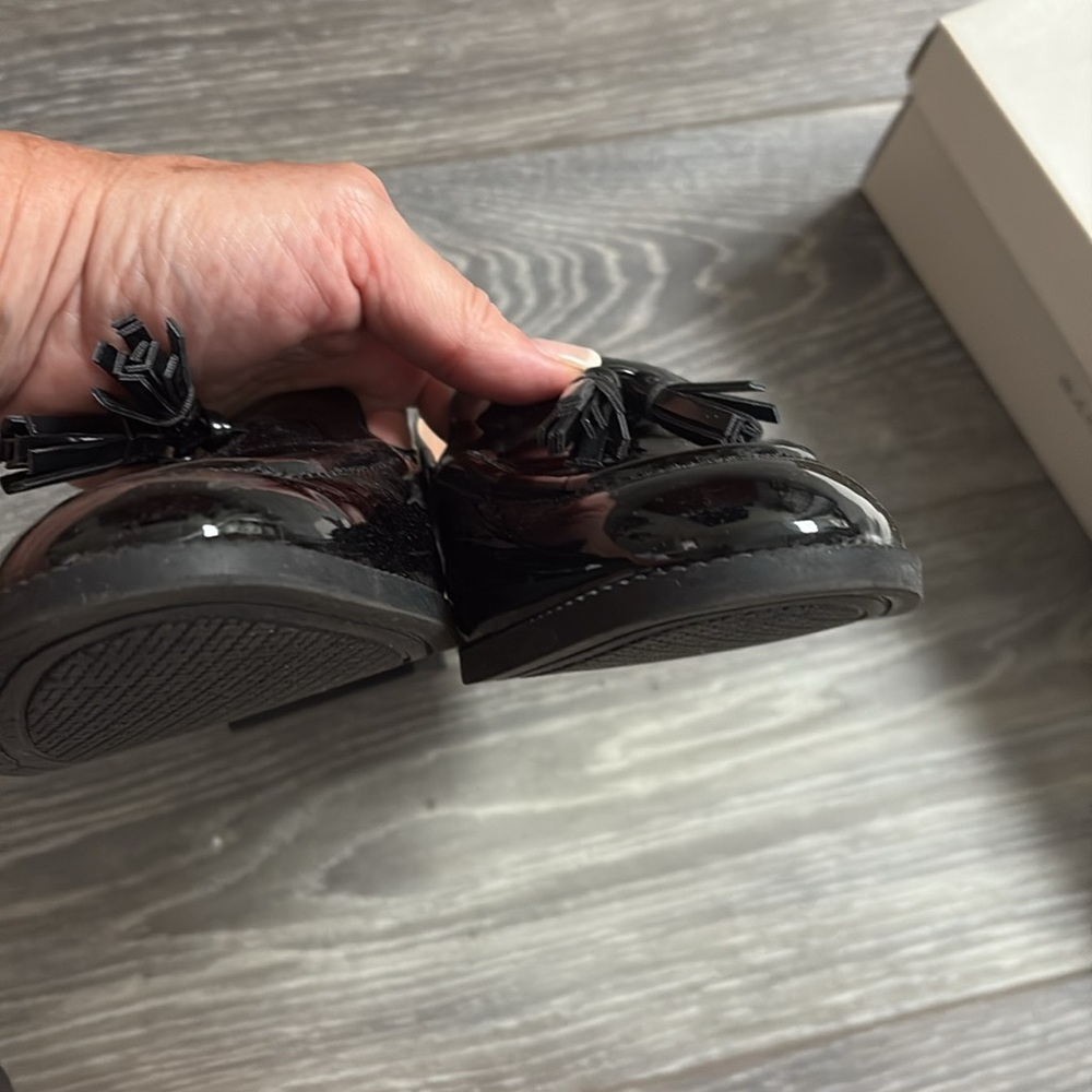 Elegant Black Tassel Loafers for Women - Picture 4 of 6